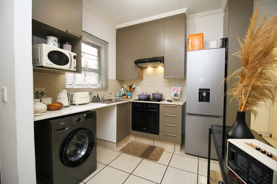 1 Bedroom Property for Sale in Bryanston Gauteng