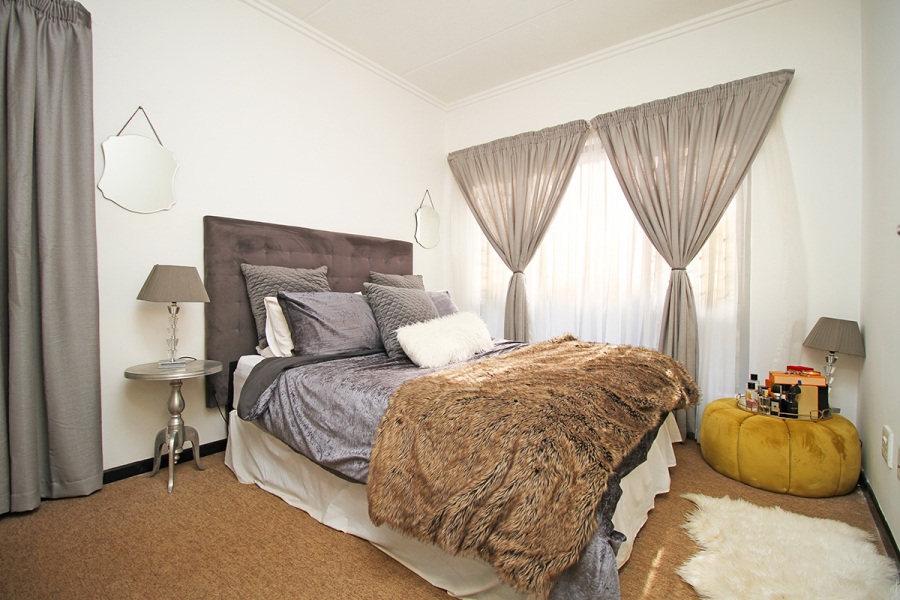 1 Bedroom Property for Sale in Bryanston Gauteng