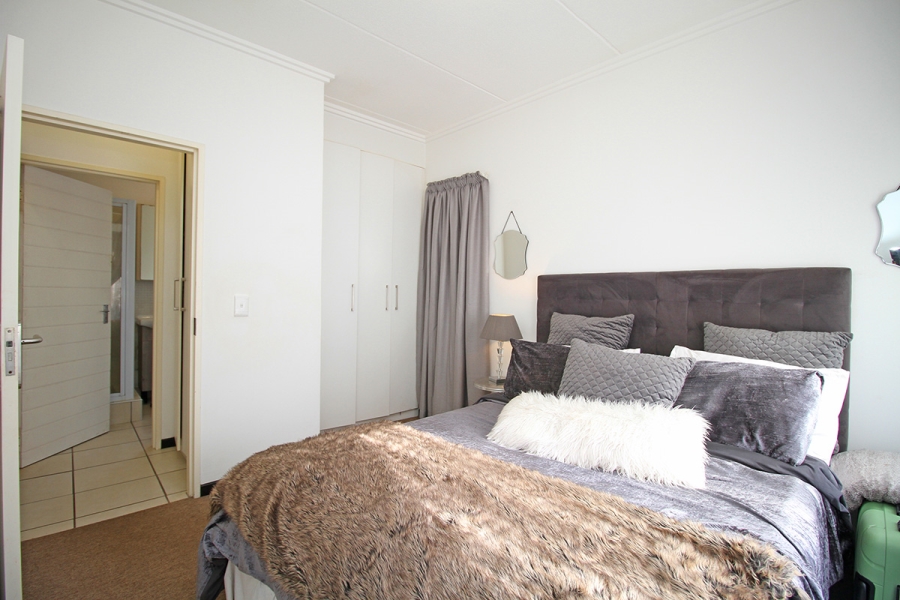 1 Bedroom Property for Sale in Bryanston Gauteng