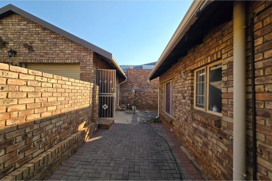 3 Bedroom Property for Sale in Magalieskruin Gauteng