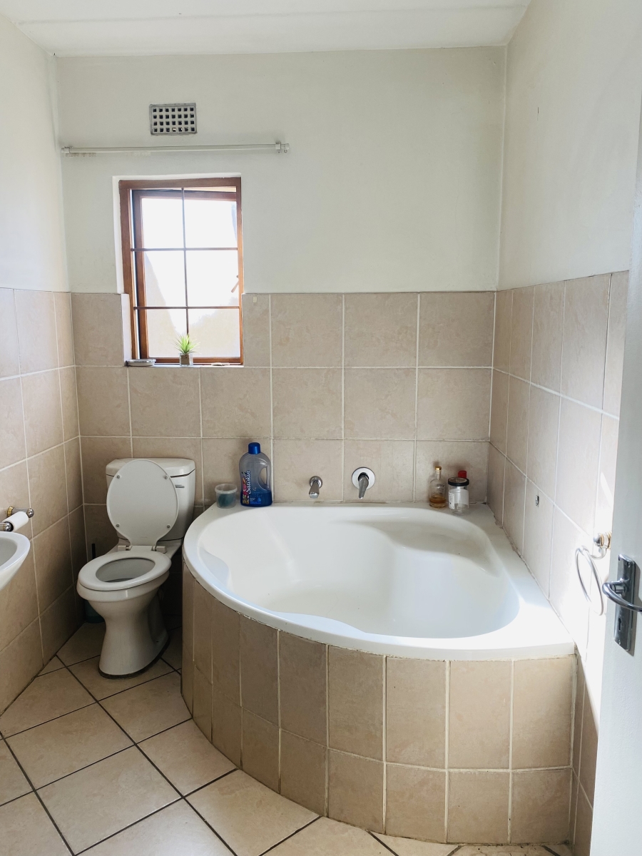 To Let 2 Bedroom Property for Rent in Paulshof Gauteng