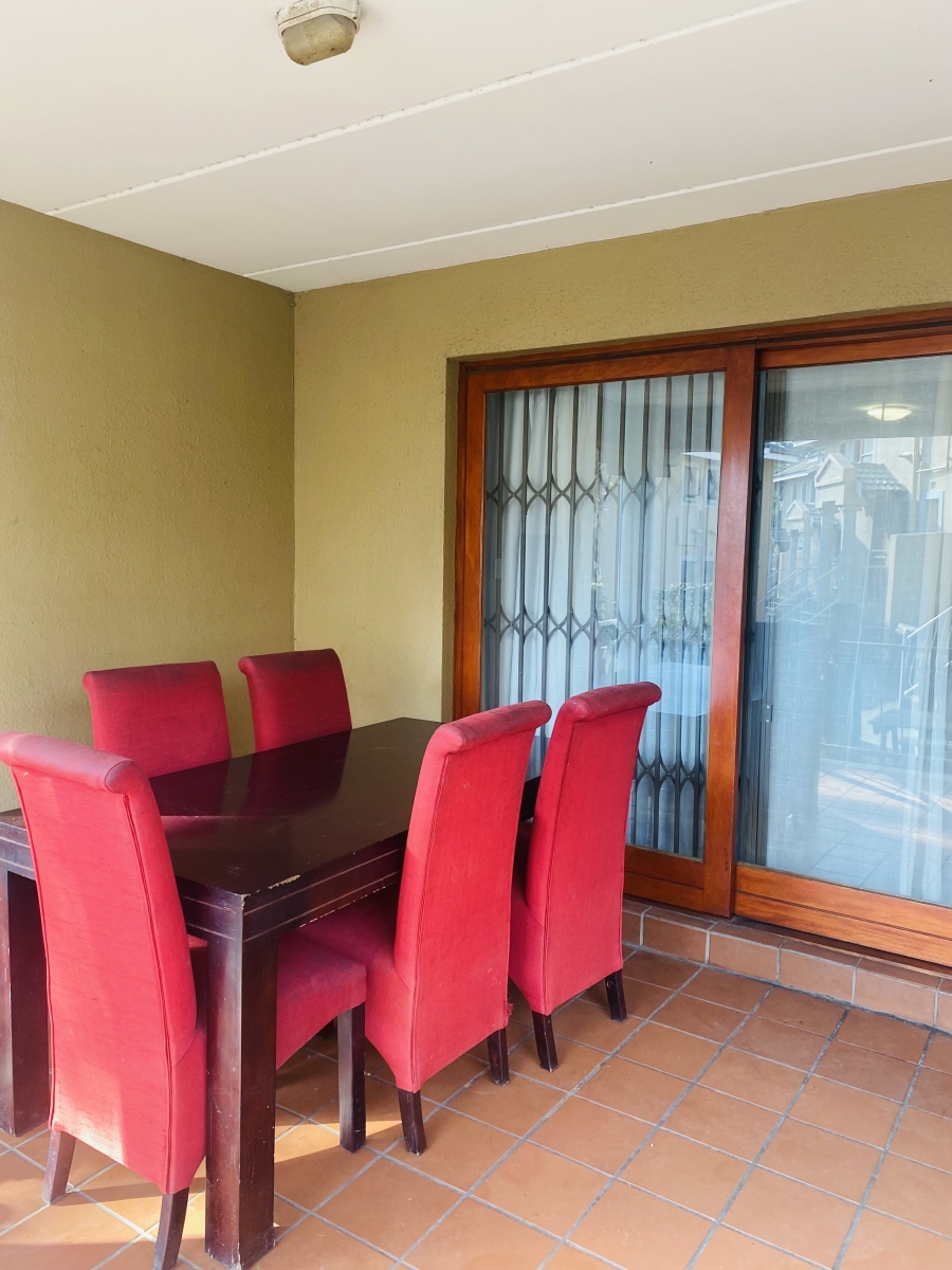 To Let 2 Bedroom Property for Rent in Paulshof Gauteng