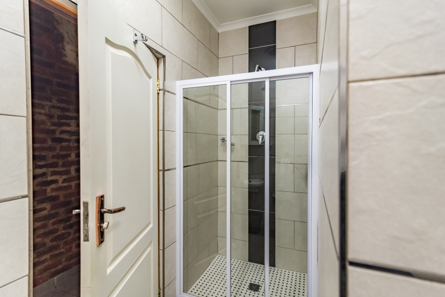 5 Bedroom Property for Sale in Discovery Gauteng