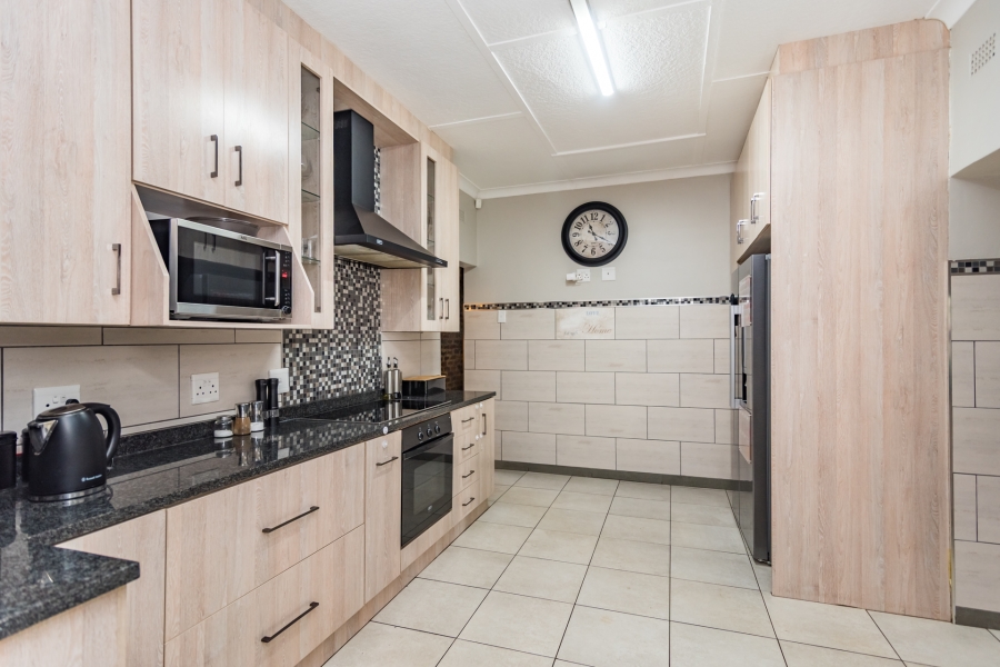 5 Bedroom Property for Sale in Discovery Gauteng