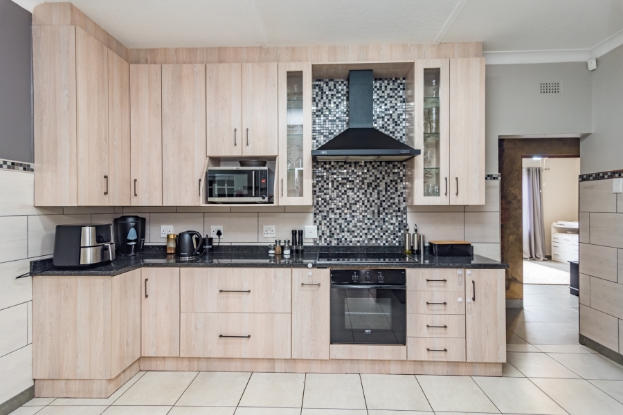 5 Bedroom Property for Sale in Discovery Gauteng
