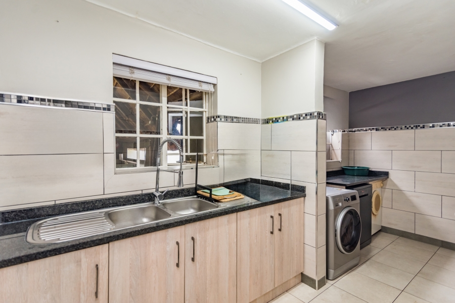 5 Bedroom Property for Sale in Discovery Gauteng