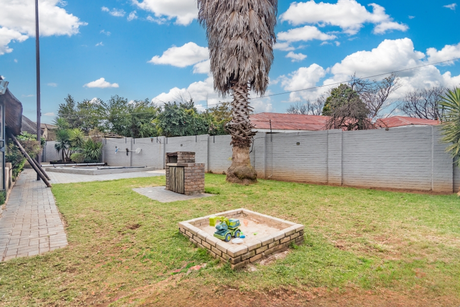 5 Bedroom Property for Sale in Discovery Gauteng