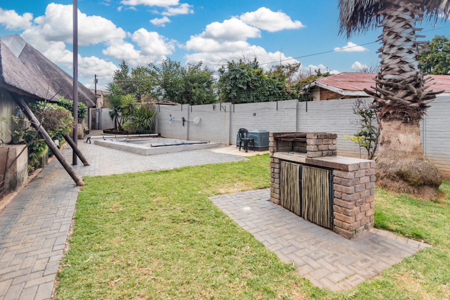 5 Bedroom Property for Sale in Discovery Gauteng