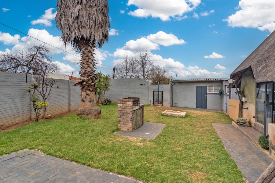5 Bedroom Property for Sale in Discovery Gauteng