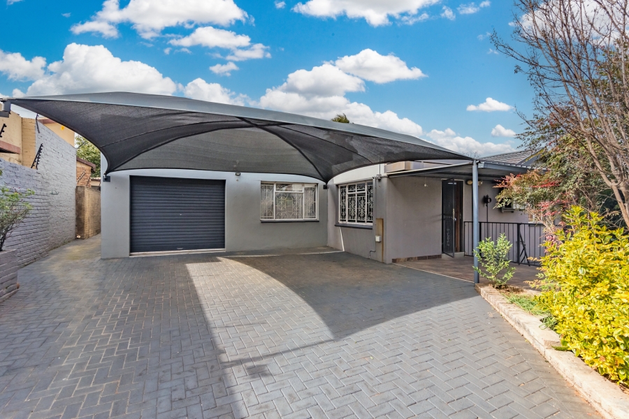 5 Bedroom Property for Sale in Discovery Gauteng