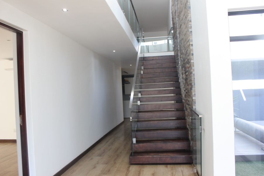 5 Bedroom Property for Sale in Glen Marais Gauteng