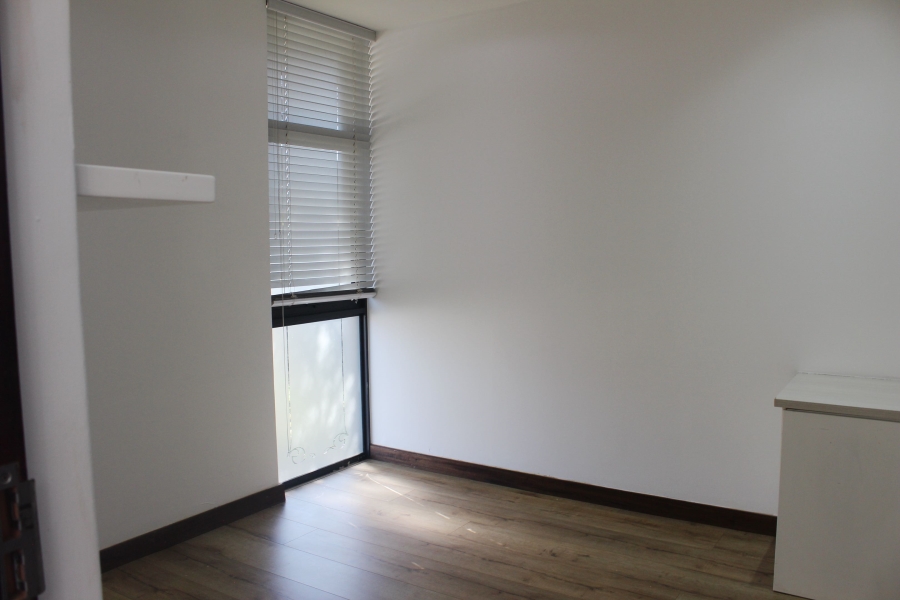 5 Bedroom Property for Sale in Glen Marais Gauteng