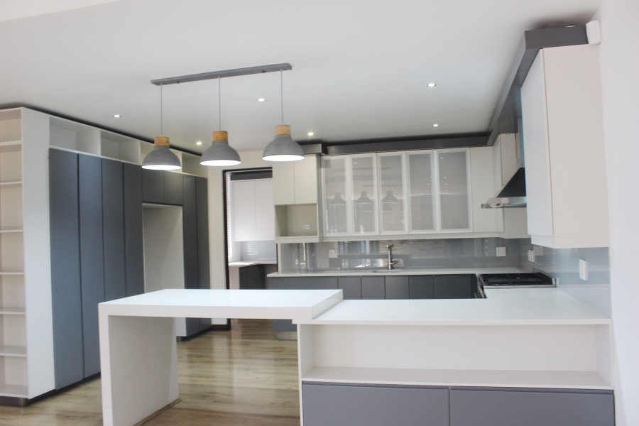 5 Bedroom Property for Sale in Glen Marais Gauteng