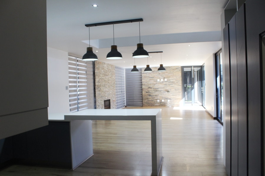 5 Bedroom Property for Sale in Glen Marais Gauteng