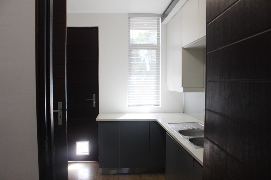 5 Bedroom Property for Sale in Glen Marais Gauteng