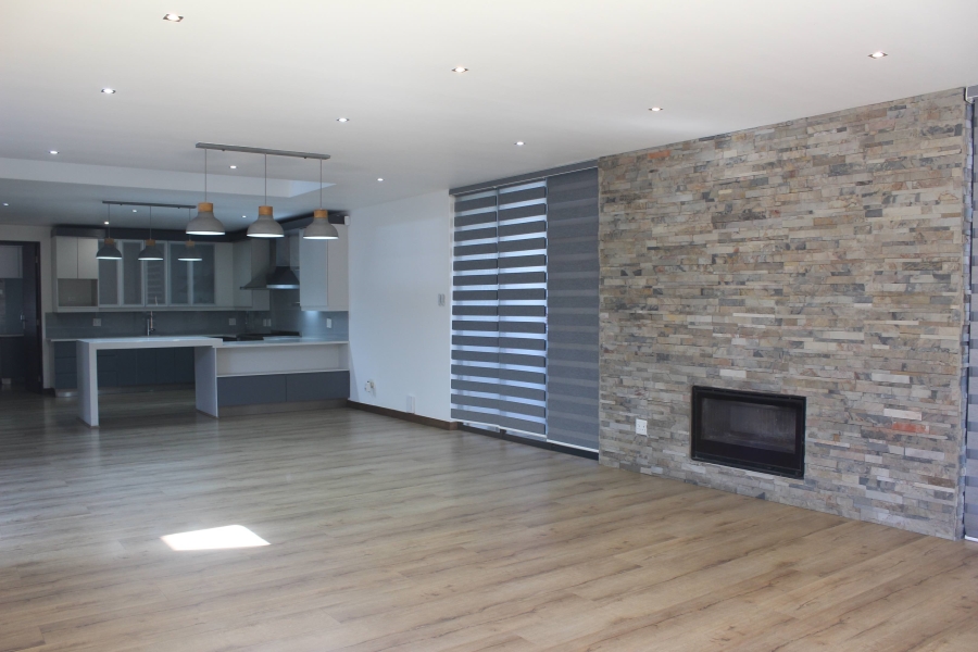 5 Bedroom Property for Sale in Glen Marais Gauteng
