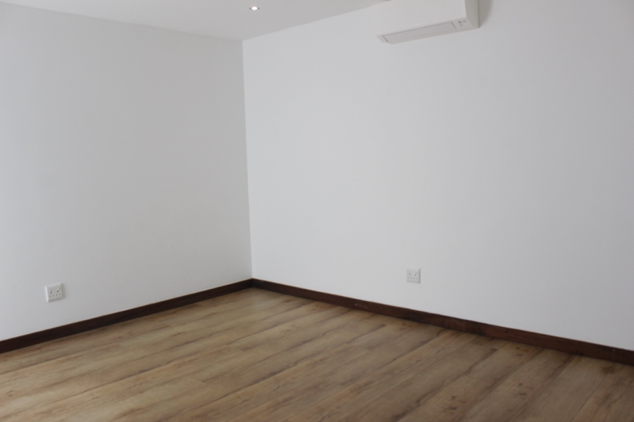 5 Bedroom Property for Sale in Glen Marais Gauteng