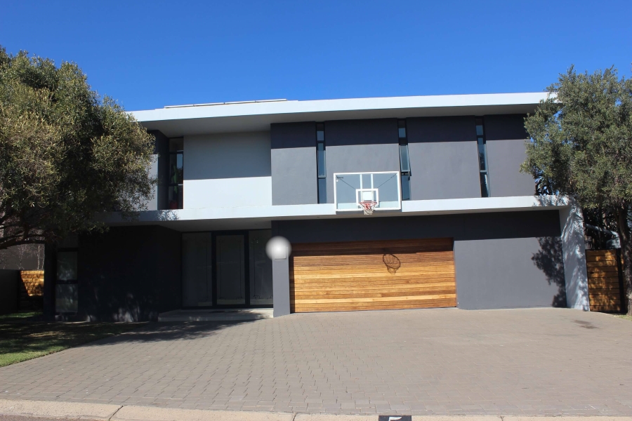 5 Bedroom Property for Sale in Glen Marais Gauteng
