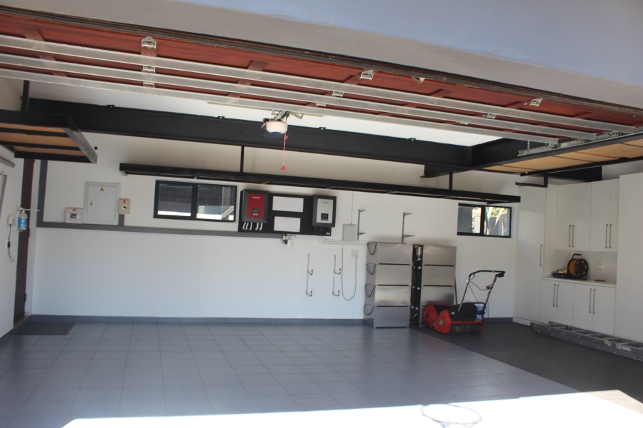 5 Bedroom Property for Sale in Glen Marais Gauteng
