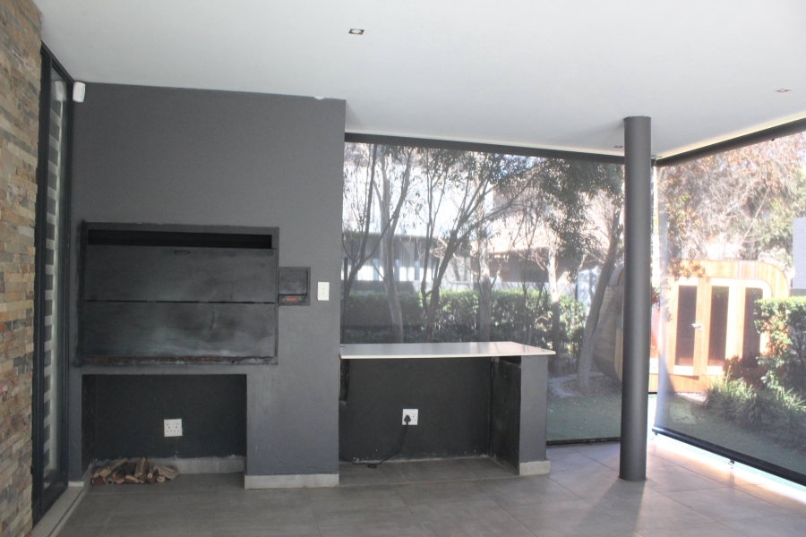 5 Bedroom Property for Sale in Glen Marais Gauteng
