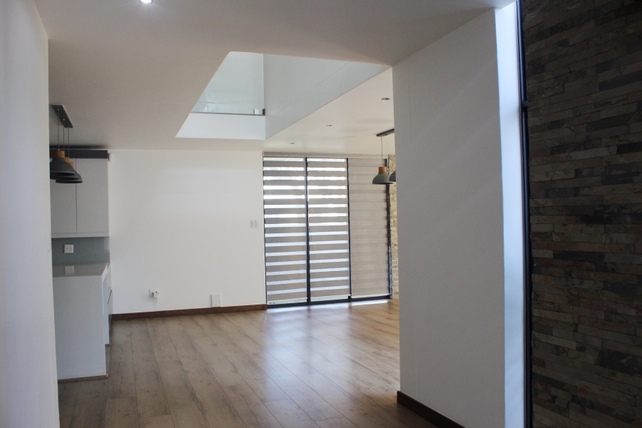 5 Bedroom Property for Sale in Glen Marais Gauteng