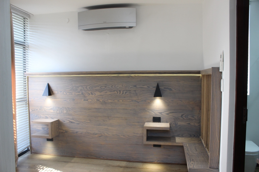 5 Bedroom Property for Sale in Glen Marais Gauteng