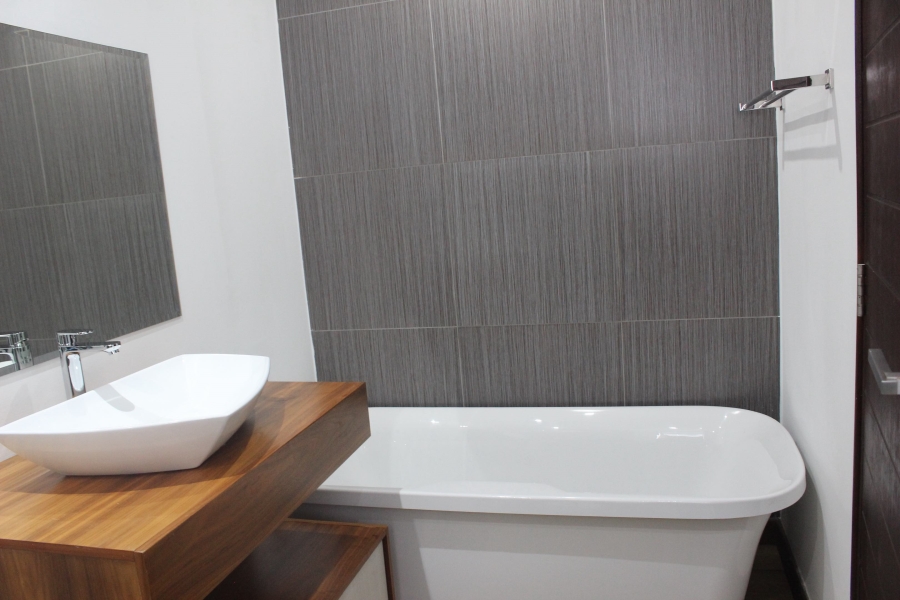5 Bedroom Property for Sale in Glen Marais Gauteng