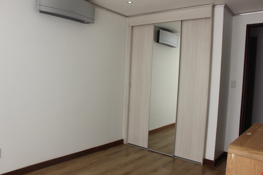 5 Bedroom Property for Sale in Glen Marais Gauteng