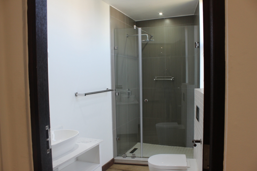 5 Bedroom Property for Sale in Glen Marais Gauteng