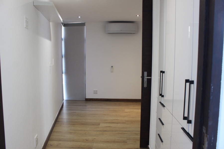 5 Bedroom Property for Sale in Glen Marais Gauteng