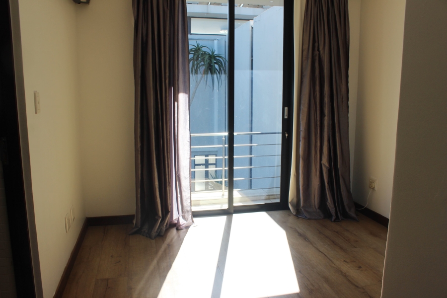 5 Bedroom Property for Sale in Glen Marais Gauteng