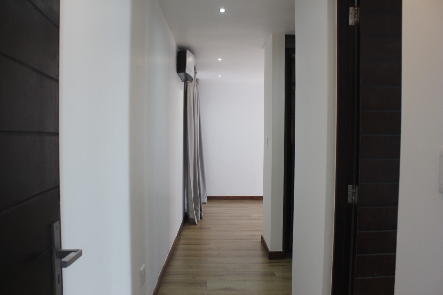 5 Bedroom Property for Sale in Glen Marais Gauteng