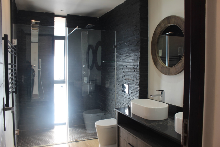 5 Bedroom Property for Sale in Glen Marais Gauteng