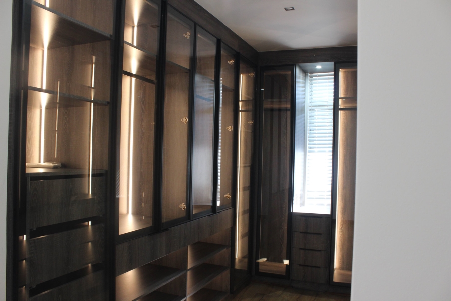 5 Bedroom Property for Sale in Glen Marais Gauteng