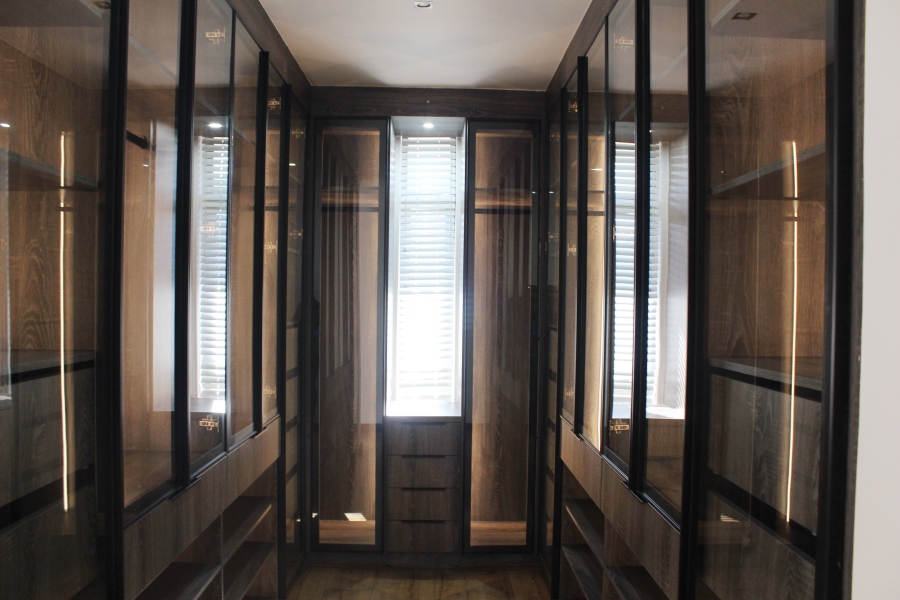 5 Bedroom Property for Sale in Glen Marais Gauteng
