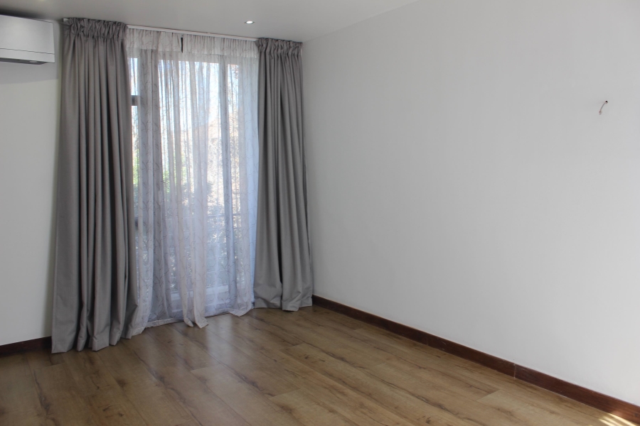 5 Bedroom Property for Sale in Glen Marais Gauteng