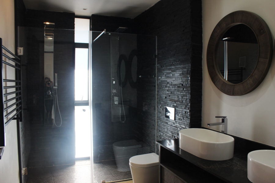 5 Bedroom Property for Sale in Glen Marais Gauteng