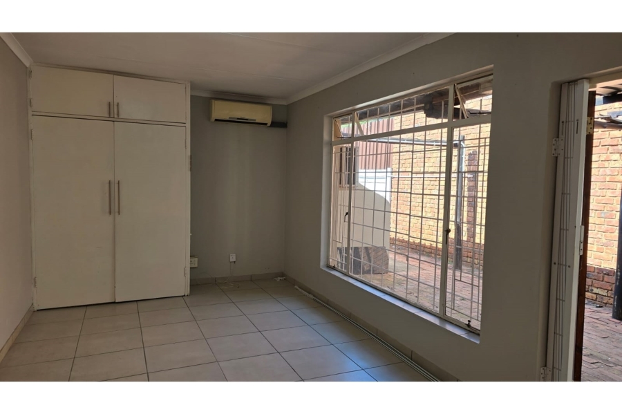 To Let 1 Bedroom Property for Rent in Magalieskruin Gauteng