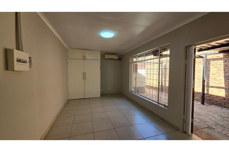 To Let 1 Bedroom Property for Rent in Magalieskruin Gauteng