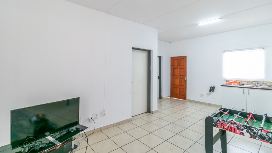 1 Bedroom Property for Sale in Grand Central Gauteng