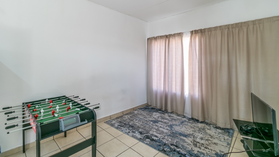 1 Bedroom Property for Sale in Grand Central Gauteng
