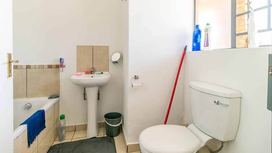 1 Bedroom Property for Sale in Grand Central Gauteng
