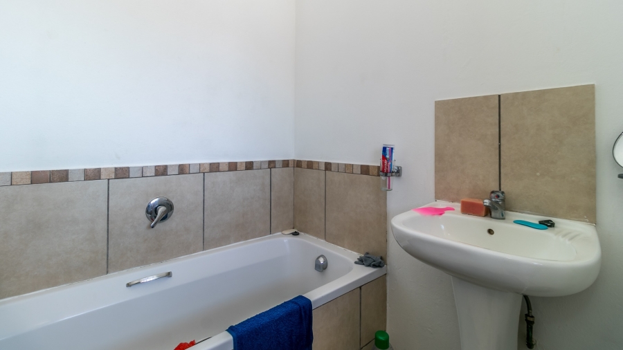 1 Bedroom Property for Sale in Grand Central Gauteng