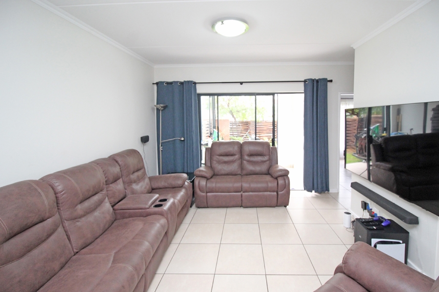 To Let 3 Bedroom Property for Rent in Greenstone Hill Gauteng