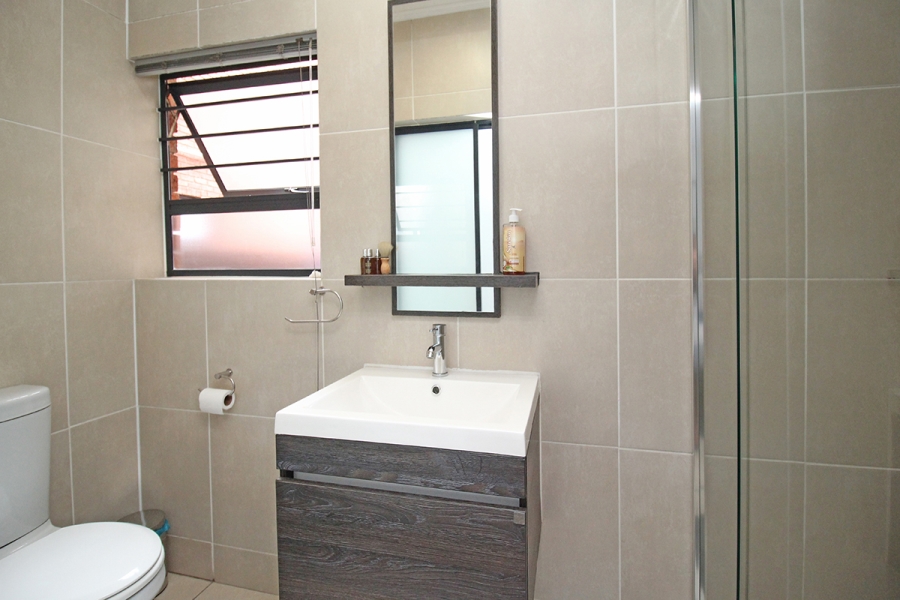 To Let 3 Bedroom Property for Rent in Greenstone Hill Gauteng