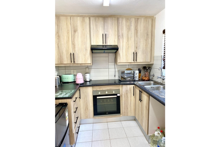To Let 2 Bedroom Property for Rent in Morningside Hills Gauteng