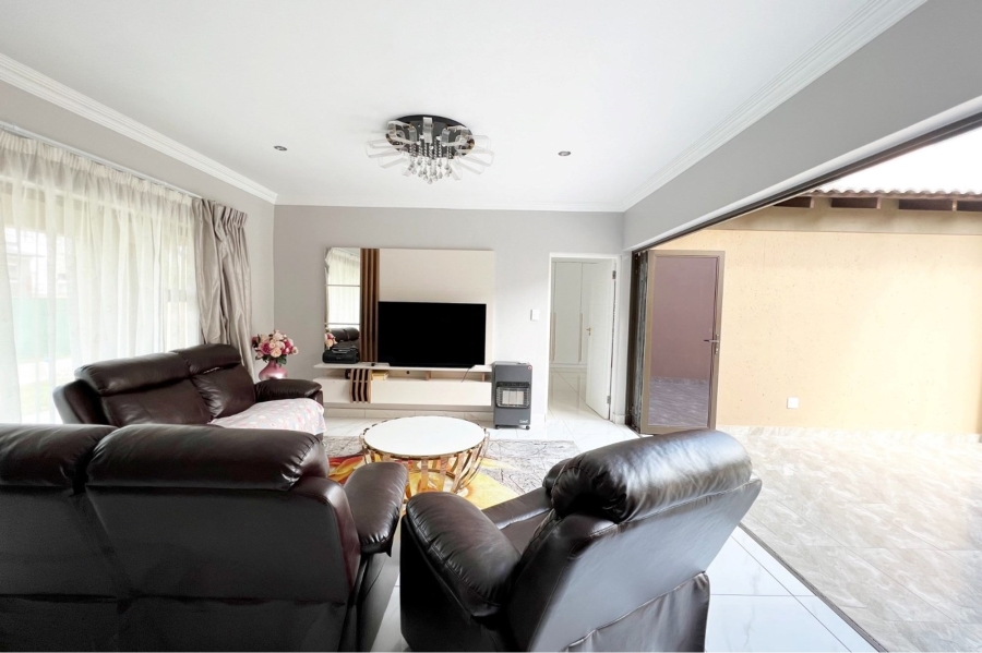 5 Bedroom Property for Sale in Savannah Country Estate Gauteng