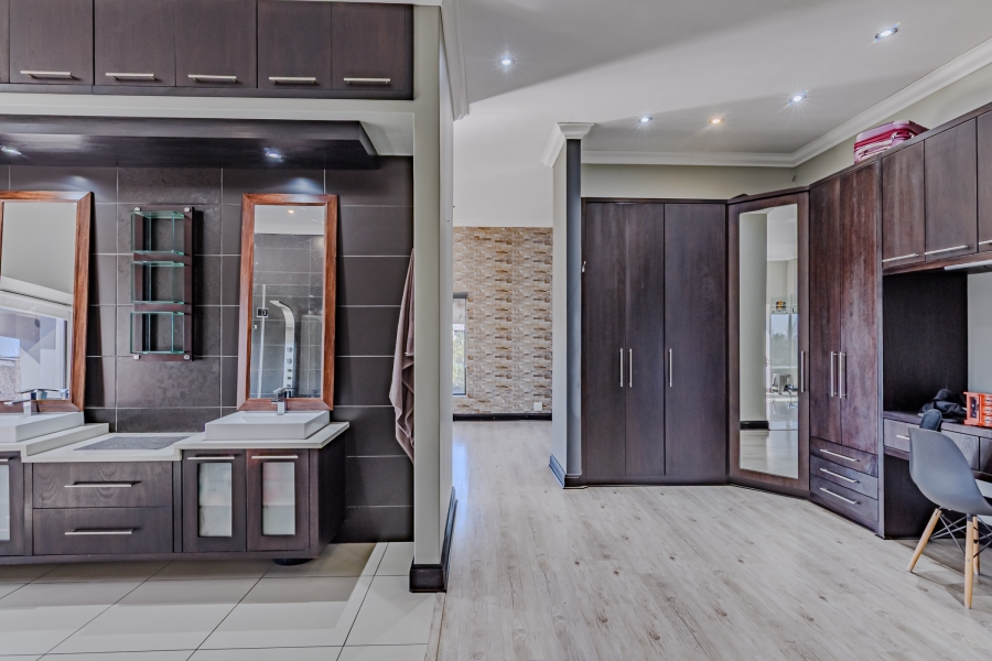 5 Bedroom Property for Sale in Verresig Country Estate Gauteng