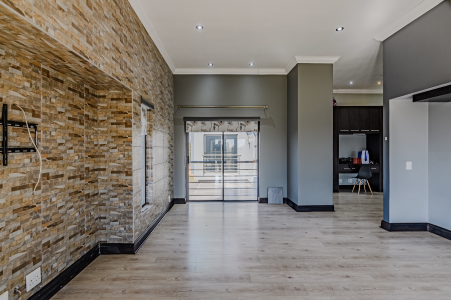 5 Bedroom Property for Sale in Verresig Country Estate Gauteng