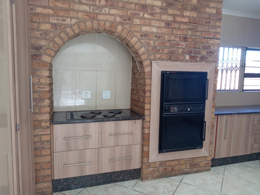 3 Bedroom Property for Sale in Bassonia Gauteng
